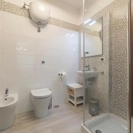 Vatican Luxury 2bd 2ba * Rom