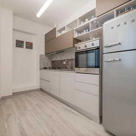 Vatican Luxury 2bd 2ba Lejlighed *