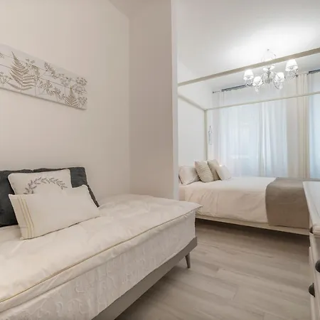 Vatican Luxury 2bd 2ba Rom