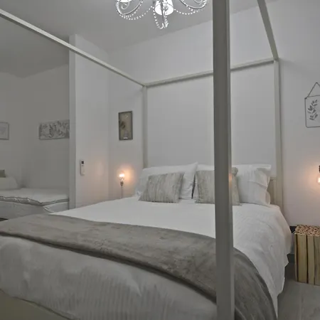 Vatican Luxury 2bd 2ba Appartement *
