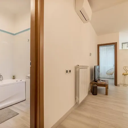 Vatican Luxury 2bd 2ba *