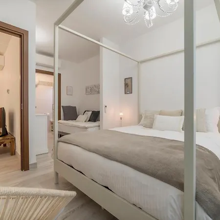 Vatican Luxury 2bd 2ba *
