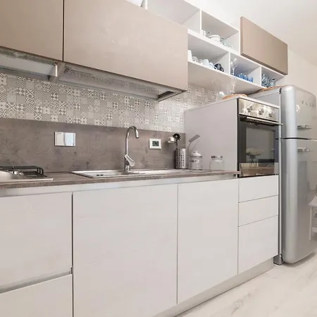 Vatican Luxury 2bd 2ba *